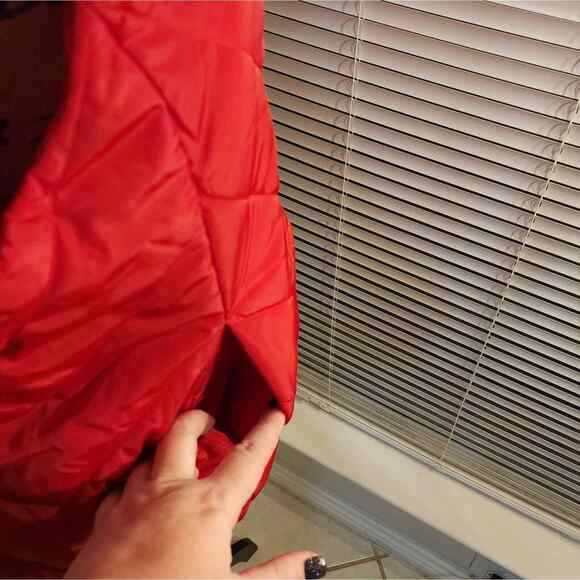 Michael Kors Red Puffer Vest Size Large New!! - Picture 2 of 8